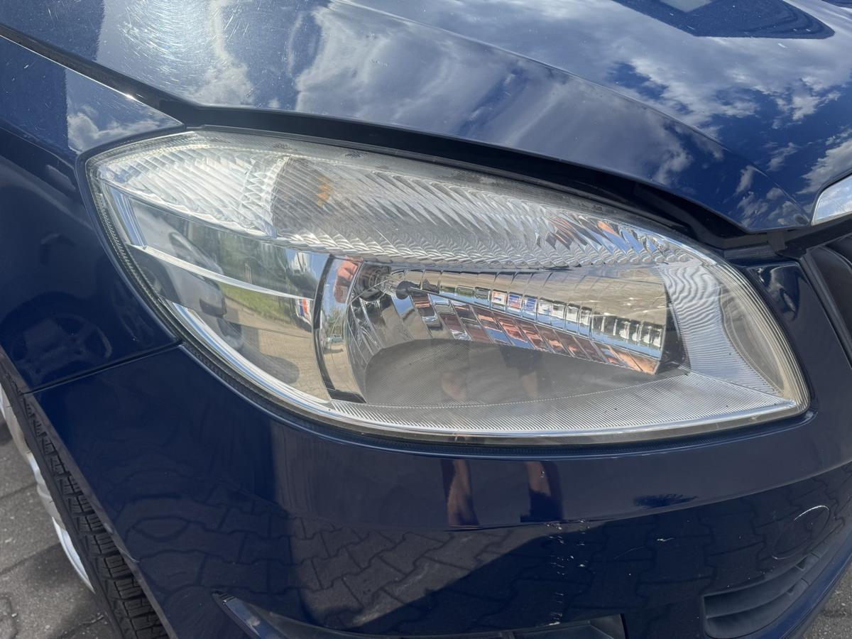 Skoda Fabia 2 5J original Halogenscheinwerfer rechts H4 Bj.2010